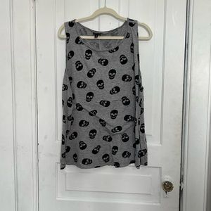 Torrid size 4 classic fit heritage slub crew neck tank, grey with black skulls